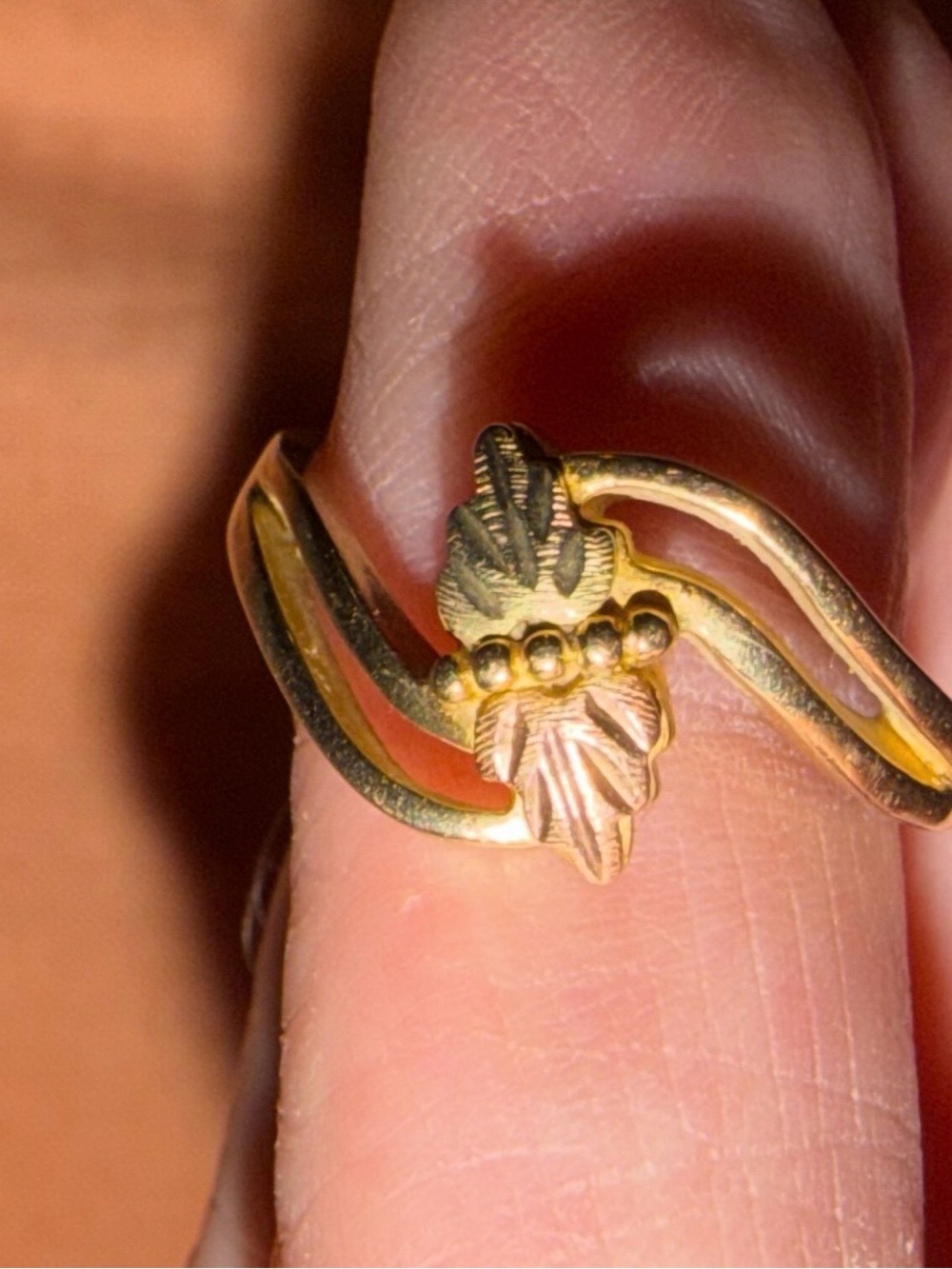 Gold Leaf Motif Women's Ring - Gold Color